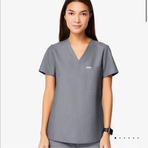 FIGS Catarina scrub top in graphite. Size XS.